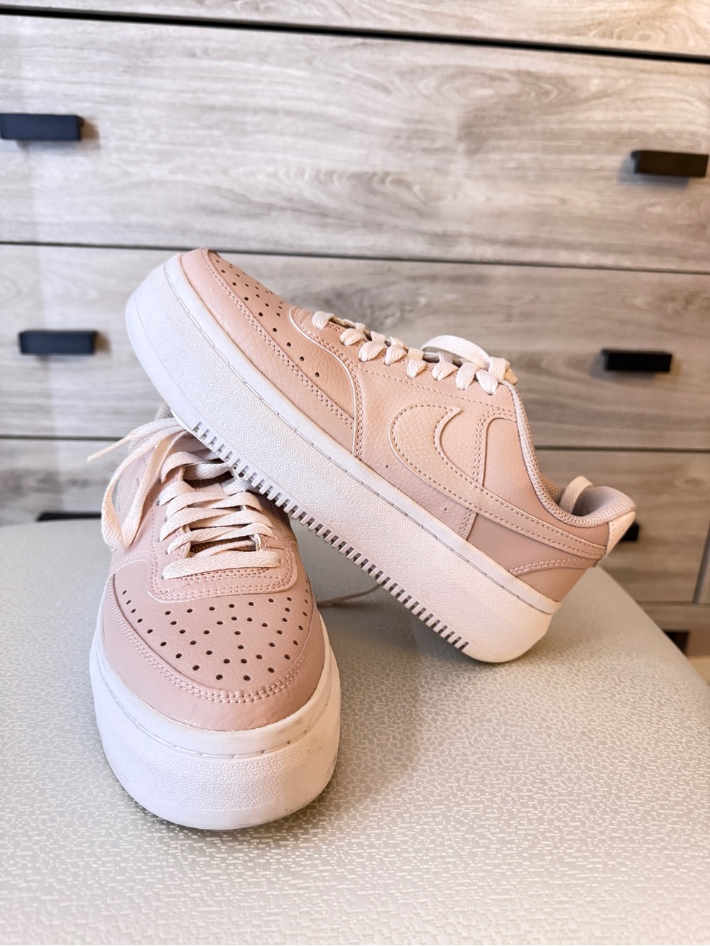 Nike Women’s Blush Pink Low-Top Platform Sneakers Size 7.5